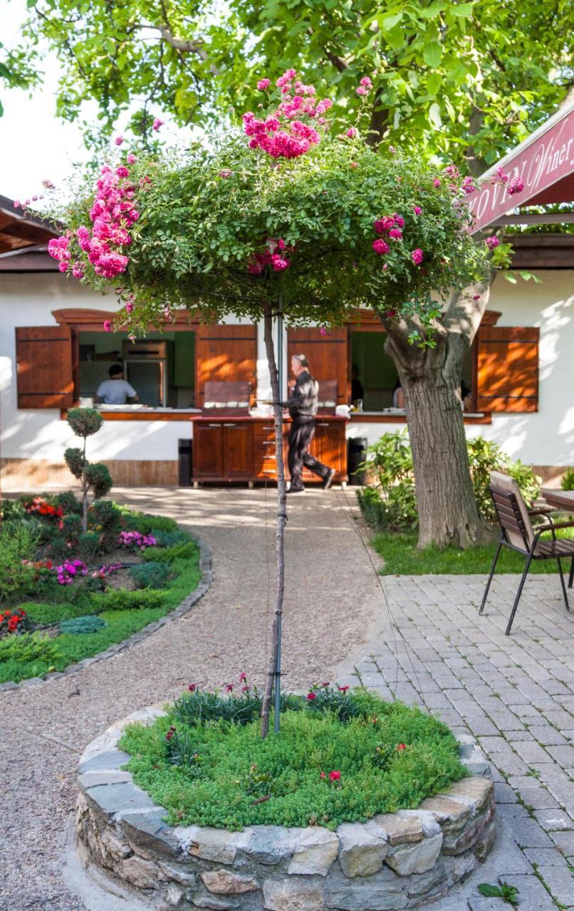 Konak Nestor Bungalows Skopje Esterno foto