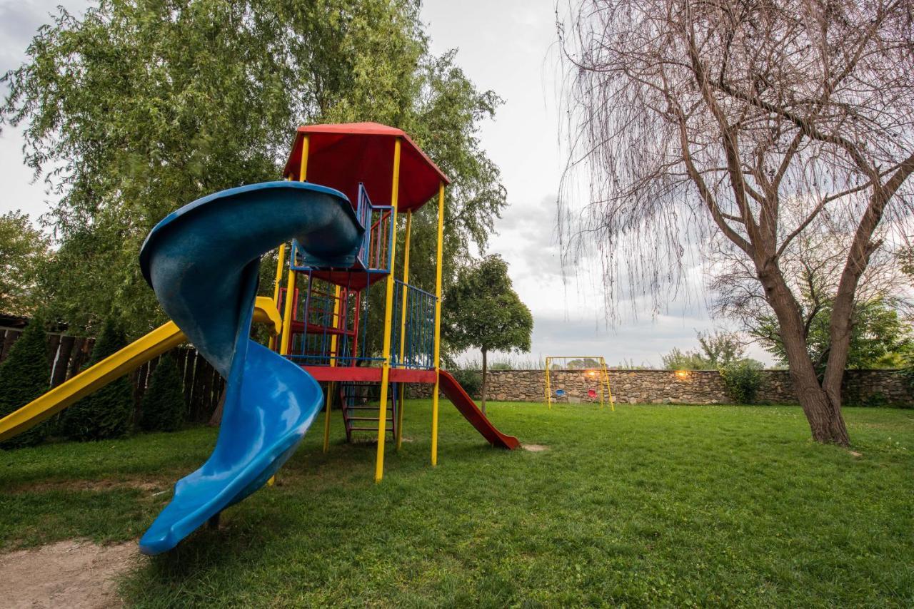 Konak Nestor Bungalows Skopje Esterno foto